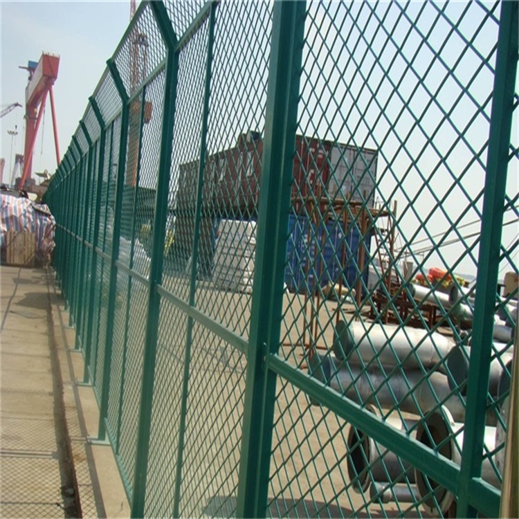 浙江公路圍欄網(wǎng)一般焊接幾個邊耳